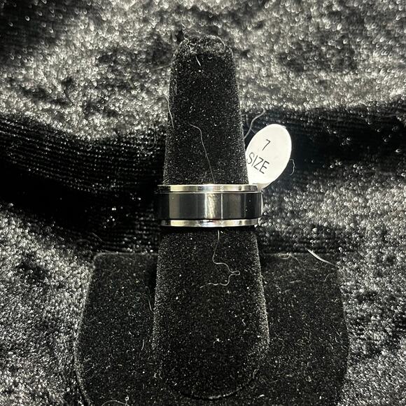Black and silver fidget ring - Picture 1 of 1